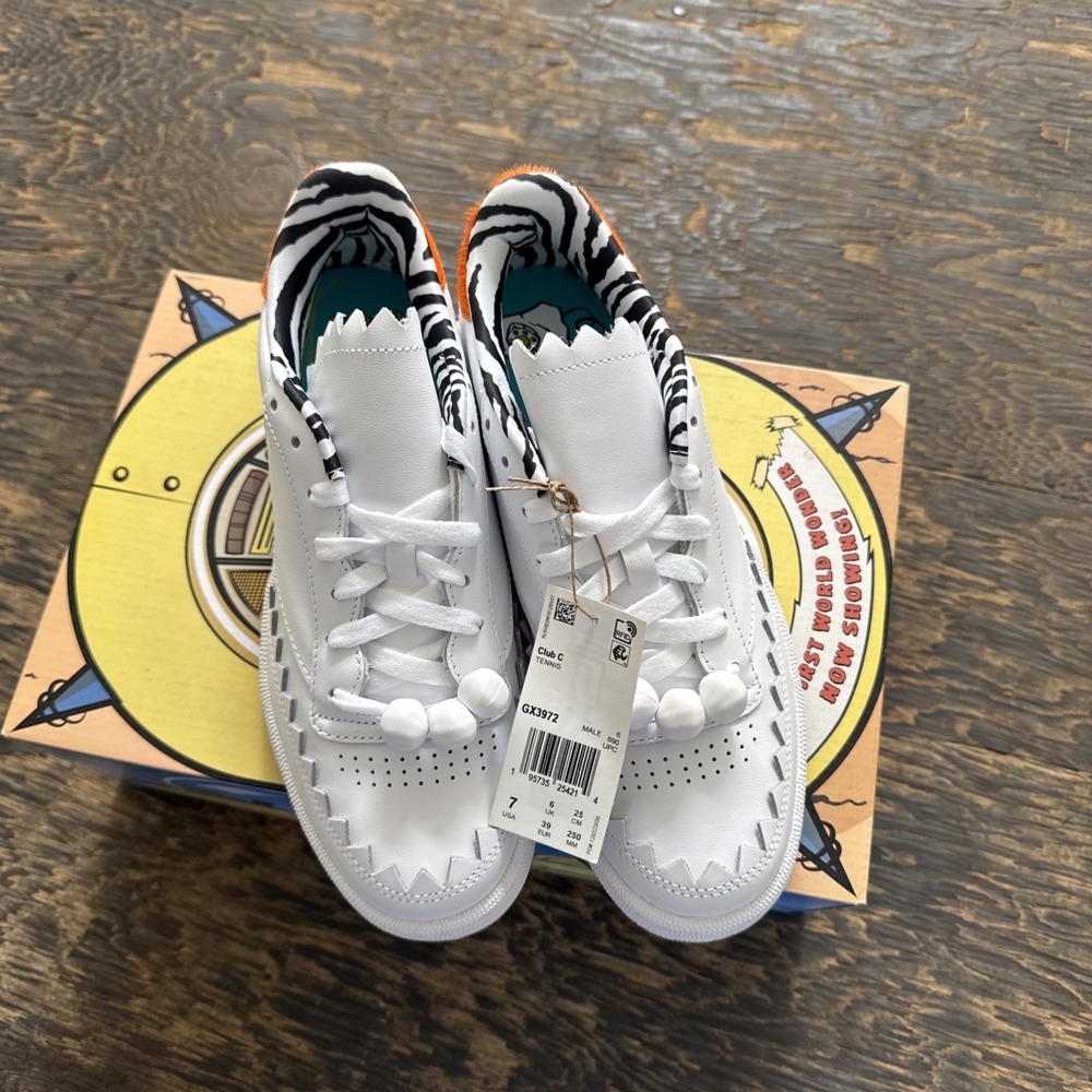 Size 7- Reebok Flintstones Meet Jetsons x Club C Wilma - Picture 1 of 5